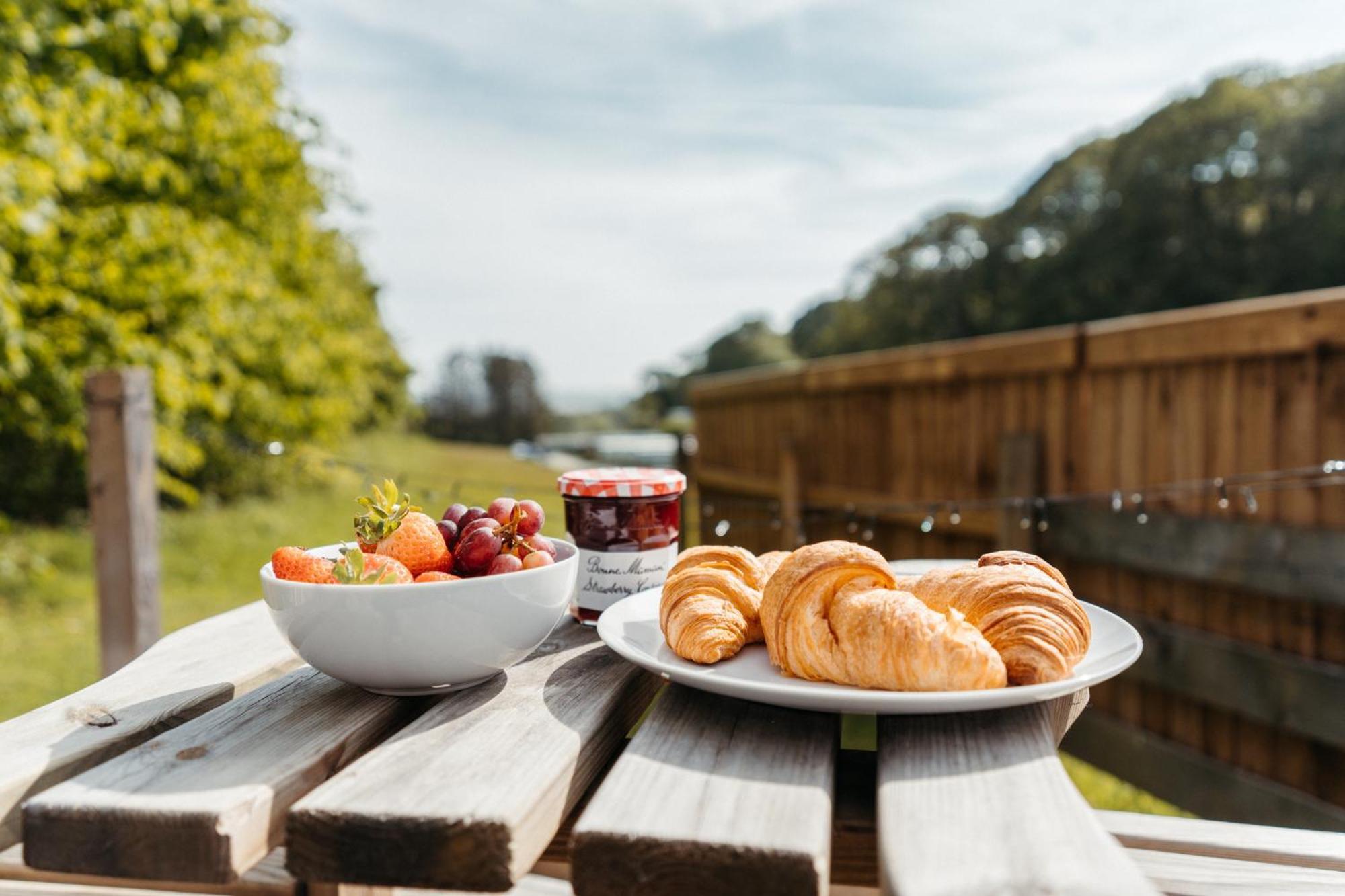 Cefn Crib Cabins Макънтлет Екстериор снимка